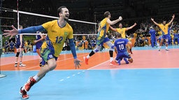 Das brasilianische Volleyball-Team jubelt über Gold. © imago/Fotoarena