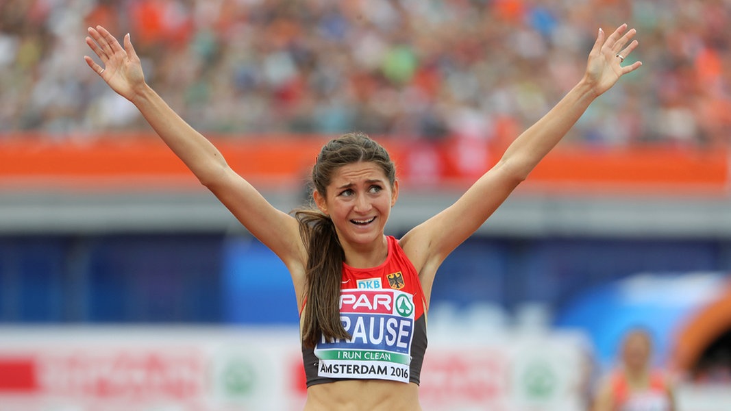Gesa Felicitas Krause nach ihrem Sieg über die 3000 m Hürden bei den Europameisterschaften in Amsterdam