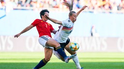 Deutschlands Klara Bühl (r.) gegen Spaniens Marta Corredera © imago images / ActionPictures