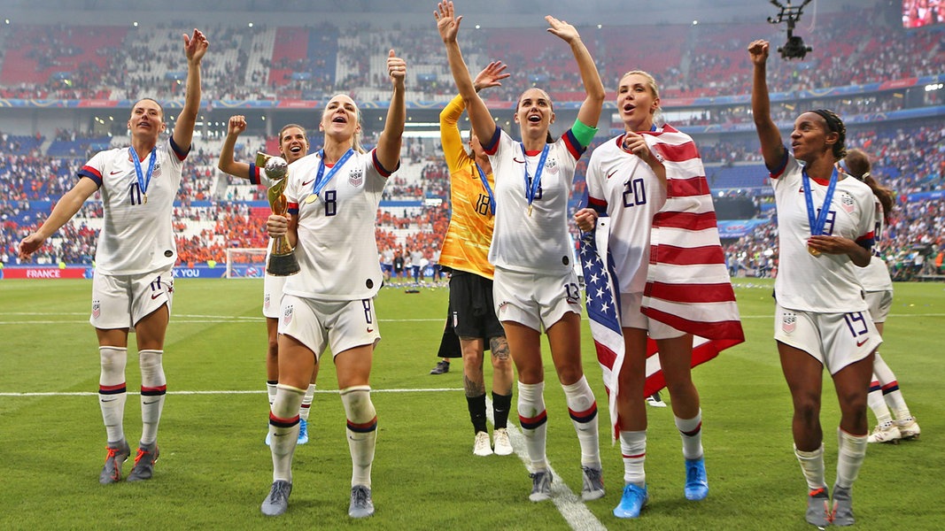 Die US-amerikanischen Fußballerinnen bejubeln ihren WM-Sieg 