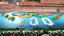 Die Eröffnungsfeier der Olympischen Spiele 1996 in Atlanta © picture-alliance / Xinhua 