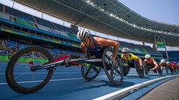 Die US-amerikanische Athletin Tatyana McFadden (l.) über 5.000 Meter © OIS/IOC Foto: Simon Bruty for OIS/IOC