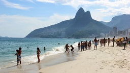 Blick auf die Strände Leblon und Ipanema © picture alliance / NurPhoto Foto: Alex Robinson