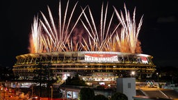 Feuerwerk über dem Olympiastadion. © picture alliance/dpa/XinHua Foto: Liu Dawei