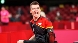 Para-Tischtennisspieler Thomas Schmidberger jubelt.